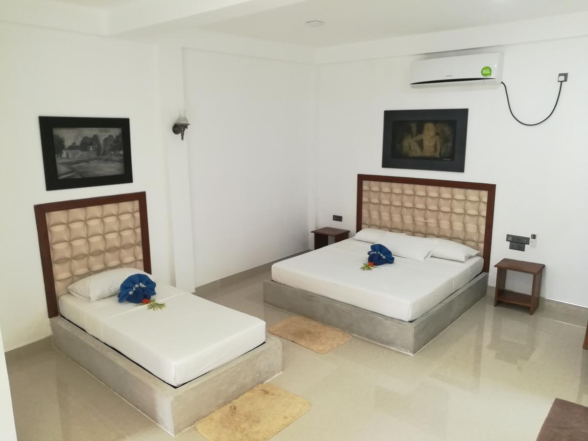Margosa Lake Resort アヌラーダプラ エクステリア 写真